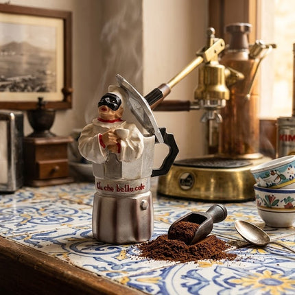 Statuina Pulcinella Caffettiera Italiana - Statuetta Moka in Resina Napoletana - Souvenir "Uè che bellu cafè", Regalo Cultura Italiana Napoli