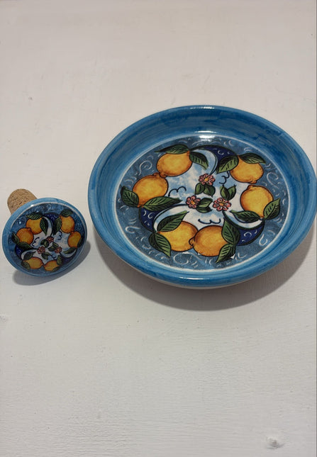 Set Regalo Tappo Bottiglia + Piattino Sottobottiglia in Ceramica | Limoni Dipinti a Mano