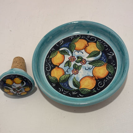 Set Regalo Tappo Bottiglia + Piattino Sottobottiglia in Ceramica | Limoni Dipinti a Mano