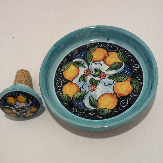 Set Regalo Tappo Bottiglia + Piattino Sottobottiglia in Ceramica | Limoni Dipinti a Mano