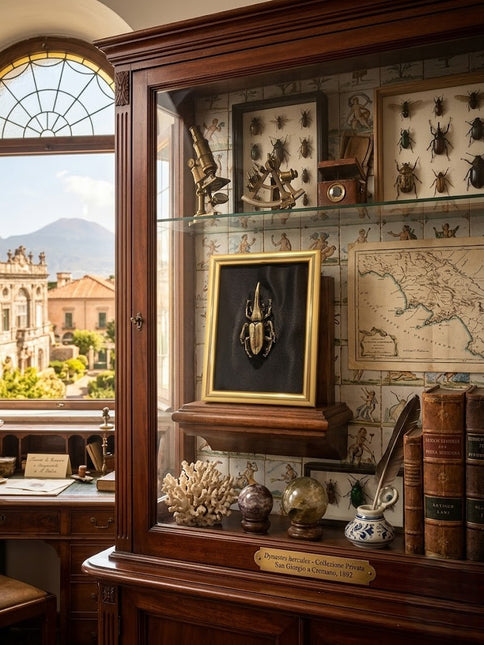 Quadro 3D Maggiolino Rinoceronte in Cornice Verticale Oro – Fatto a Mano, Decorazione Appesa/Mensola