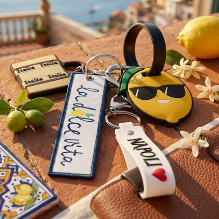 Charm Napoli "La Dolce Vita" con Limone, Ciondolo per Borsa Souvenir Italiano in Gomma,portachiavi-Regalo Tradizione Napoletana