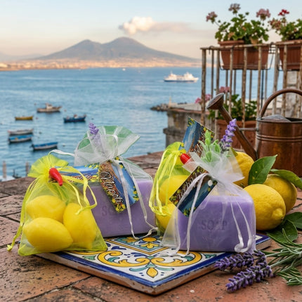 Saponi Profumatori Armadi e Biancheria | Lavanda con Fiori o Limone con Cornetto Portafortuna | Confezione in Velo Artigianale