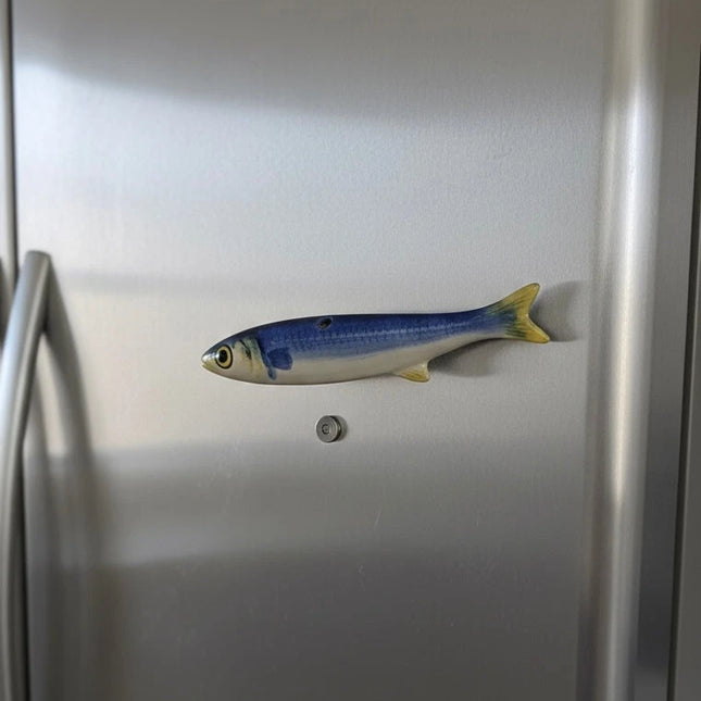 Magnete Sardina in Ceramica Artigianale Dipinta a Mano – Decorazione Tipica Mediterranea