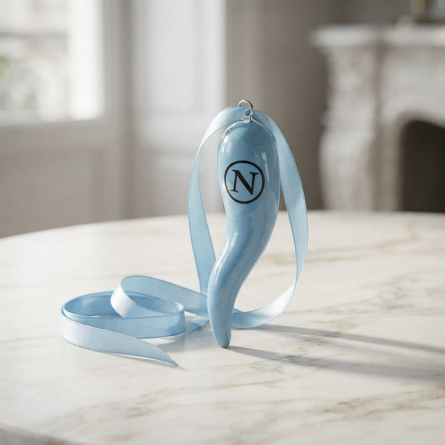 Cornicello  Portafortuna Celeste Napoli in Ceramica con Logo e Laccetto, Amuleto Scaramantico Napoletano Fatto a Mano, Regalo Tifosi Azzurri