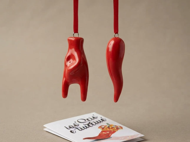 Set Scaramantico in Ceramica Napoletana - Corno Portafortuna con Maschera Pulcinella o Mano Corna - Kit 2 Pezzi in Ceramica Artigianale Rossa