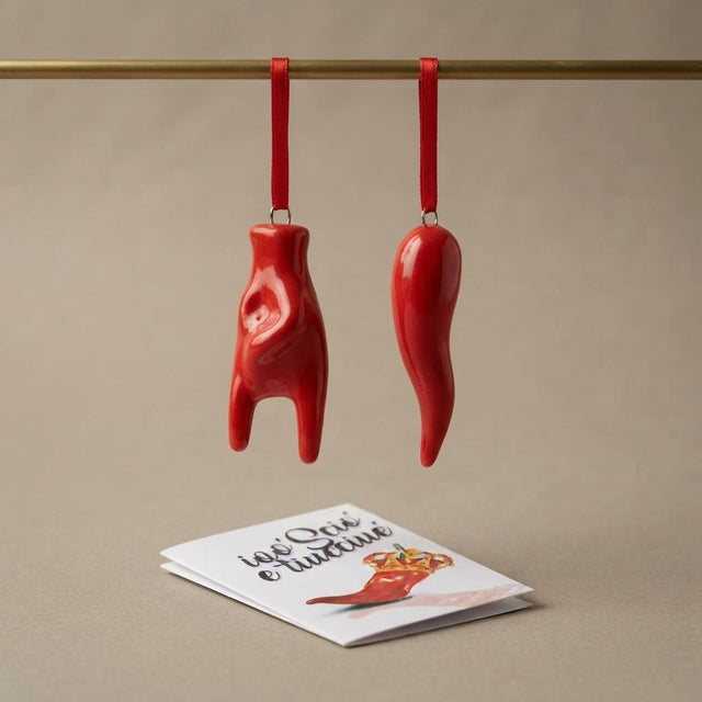 Set Scaramantico in Ceramica Napoletana - Corno Portafortuna con Maschera Pulcinella o Mano Corna - Kit 2 Pezzi in Ceramica Artigianale Rossa