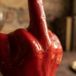 Scultura Mano Dito Medio in Ceramica | Rossa, Azzurra, Nera