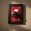 Quadro Scaramantico Artigianale - Maschera Pulcinella in Ceramica su Seta Rossa - Cornice Nera - Portafortuna Napoletano con Simboli Tradizionali - Fatto a Mano