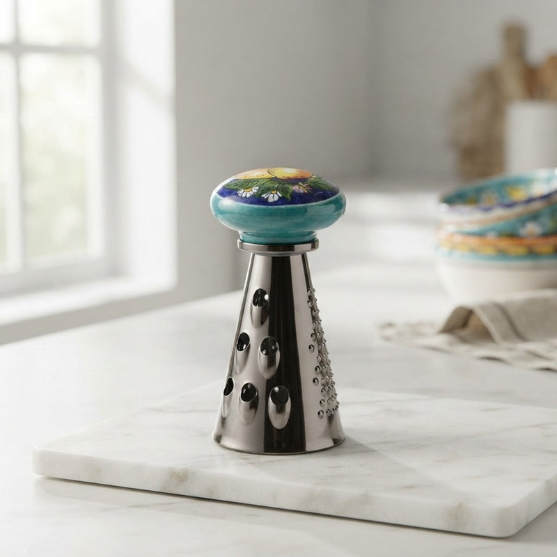 Grattugino "Tappo d'Arte" – L'Utensile che Arreda la Tua Tavola.Idea originale regalo o bomboniera.