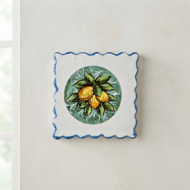 Francobollo Calamitato in Ceramica - Decoro Limoni Dipinto a Mano (6x6 cm)