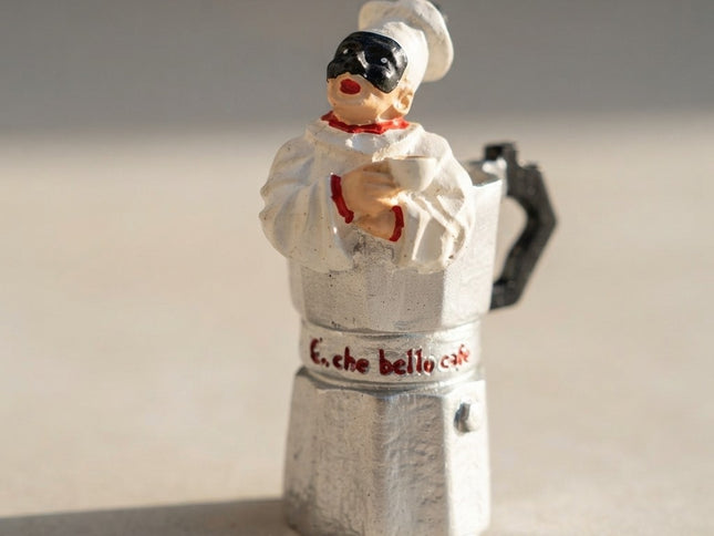 Statuina Pulcinella Caffettiera Italiana - Statuetta Moka in Resina Napoletana - Souvenir "Uè che bellu cafè", Regalo Cultura Italiana Napoli