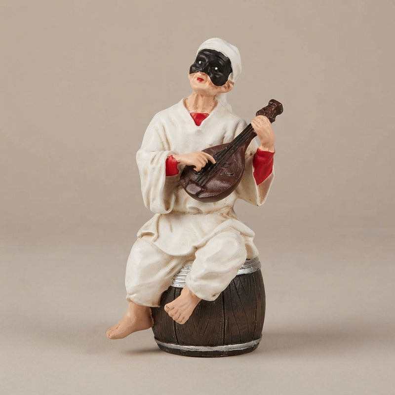 Statuina Pulcinella in Resina con Mandolino su Botte