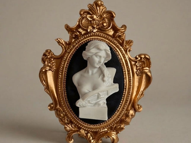 Busto Femminile Classico in Cornice Barocca – Decorazione Artigianale Fatta a Mano