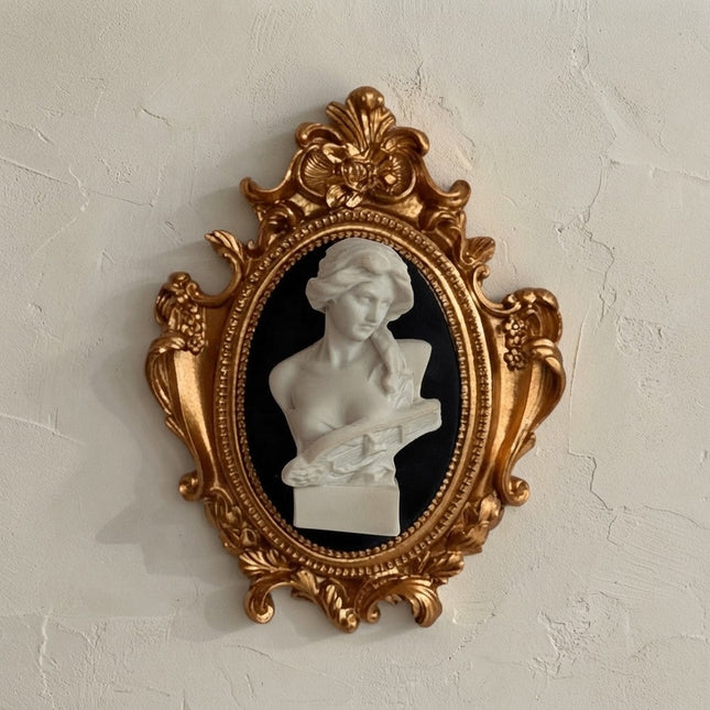 Busto Femminile Classico in Cornice Barocca – Decorazione Artigianale Fatta a Mano