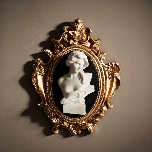 Busto Femminile Classico in Cornice Barocca – Decorazione Artigianale Fatta a Mano