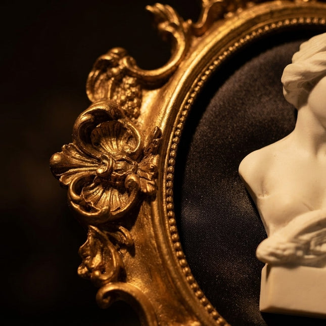 Busto Femminile Classico in Cornice Barocca – Decorazione Artigianale Fatta a Mano