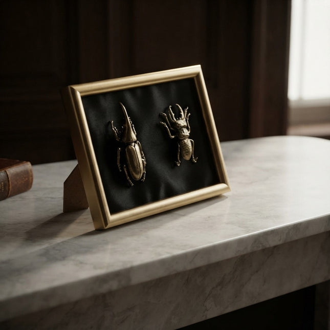 Quadro 3D Insetti Museali in Cornice Barocca Oro e Nero – Fatto a Mano, Decorazione Appesa/Mensola