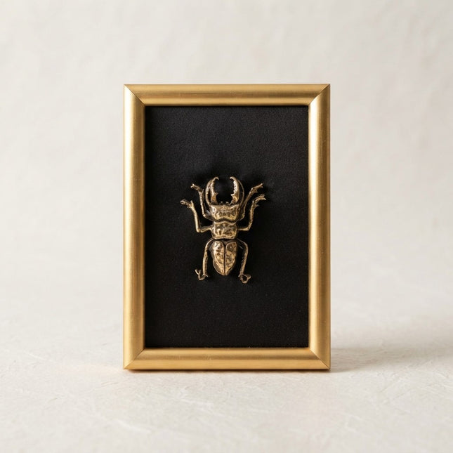 Quadro 3D Scarabeo Cervo (Lucanus) in Cornice Verticale Oro – Fatto a Mano, Decorazione Appesa/Mensola