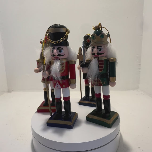 Set di Schiaccianoci in Legno da Appendere (4 o 6 Pezzi) – Soldatini Natalizi Decorativi