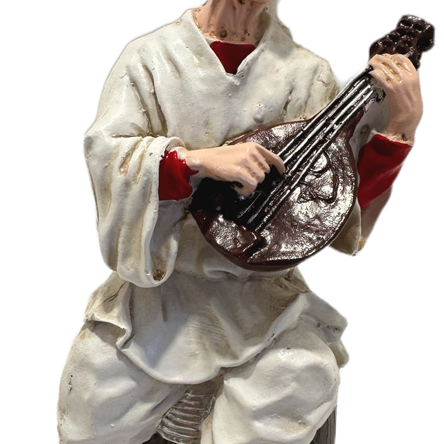 Statuina Pulcinella in Resina con Mandolino su Botte