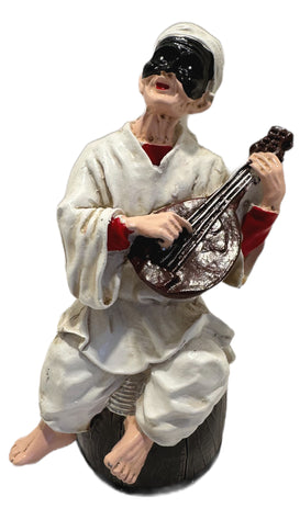 Statuina Pulcinella in Resina con Mandolino su Botte