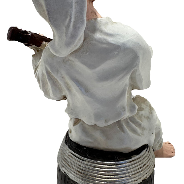 Statuina Pulcinella in Resina con Mandolino su Botte
